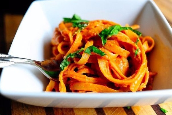 Цвет у пасты получается невероятный! Очень вкусно и совершенно просто готовить!