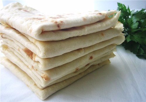 Столько существует вкусных рецептов с тонким лавашом! И всегда с ним все делается быстро, а получает