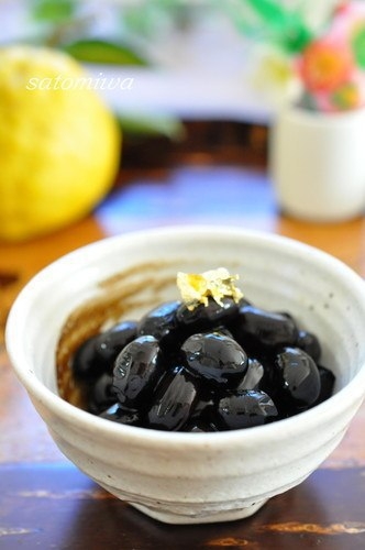 Чёрные соевые бобы, приготовленные в скороварке/Black Soy Beans Made in a Pressure Cooker.
