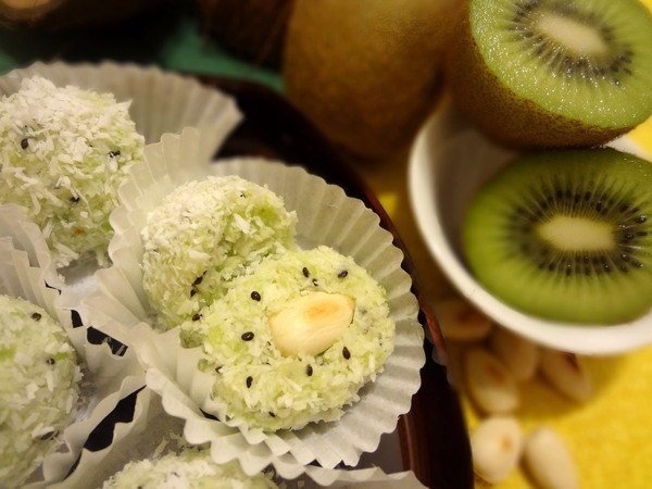 Конфеты могут быть не только вкусными, но и очень полезными &mdash; как эти домашние &laquo;Рафаэлло&raquo; с киви и о