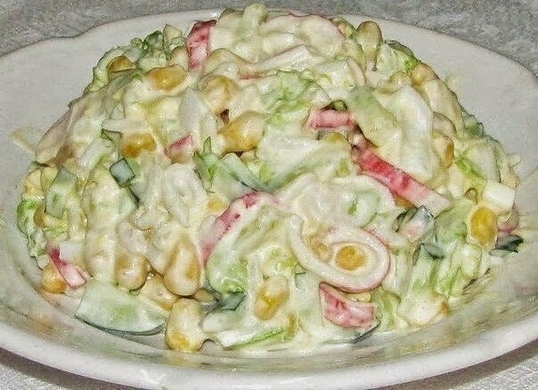 Крабовый салат с капустой.