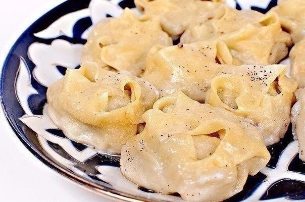 Мой муж пельменям предпочитает манты, потому что они больше! А по мелочам он, видите ли, не разменив