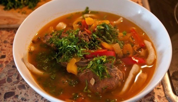 Потрясающий аромат стоял у меня на кухне вчера. Я готовила лагман! Кот чуть в кастрюлю не залез!
