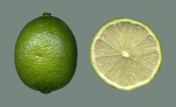 Лайм – это растение семейства Цитрусовые, близкий родственник лимона. Плоды лайма достигают не более 6 см в диаметре. По вкусу лайм значительно кислее других цитрусовых, даже лимона. Мякоть лайма зелёная и сочная. В зависимости от сорта и степени зрелости