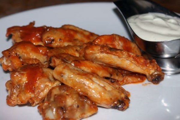 Крылышки-барбекю с соусом из Камамбера