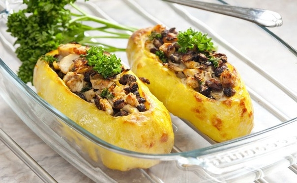 Картофель печеный, фаршированный грибами (русская кухня)