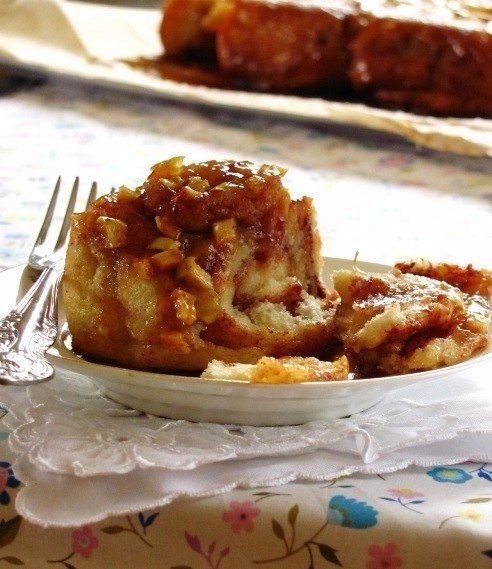 Если вы знакомы с этими чудесными коричными булочками, то вы знаете, какие они ароматные и сочные, к