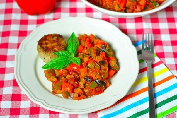 Пора овощей, а значит пора ярких и полезных блюд. Очень вкусный и цветной