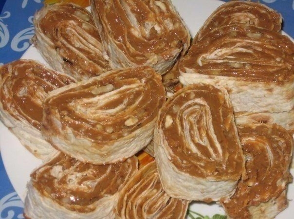 Раньше я лаваш только к мясу или рыбе употребляла. А оказывается и сладости из него бесподобные полу