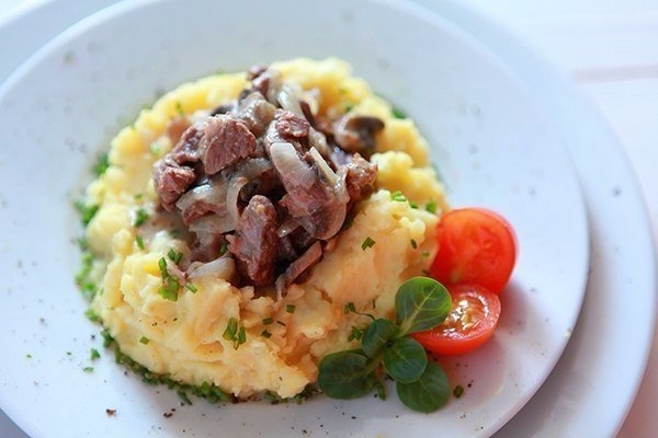 Мужчину салатом не прокормишь, нужно мясо! Записывайте вкусный рецепт для ваших Апполонов!