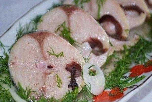 Иной раз глянешь на рыбный прилавок - а там всё в пакетах, месяцами лежит. Так хочется рыбки свежень