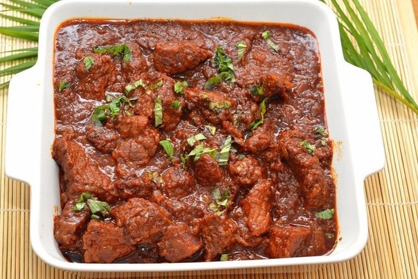 Раньше никогда у меня гуляш не получался, то жидкий, то по вкусу не то. А недавно девочки на работе 
