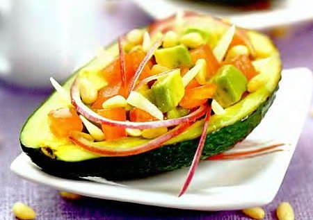 Салат с авокадо – общие принципы и способы приготовления