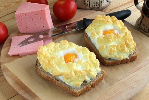 Бутерброды с яйцом в духовке