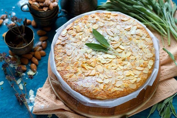 Чудесный миндальный пирог — без яиц и сливочного масла!