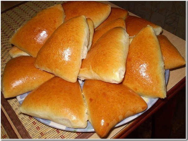 Тесто потрясающее, выпечка из этого теста получается мягкая, пышная, вкусная и не черствеет в течении нескольких дней! Тесто потрясающее, выпечка из этого теста получается мягкая, пышная, вкусная и не черствеет в течении нескольких дней!
