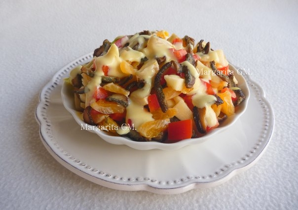 Фруктовый салат с солеными грибами: