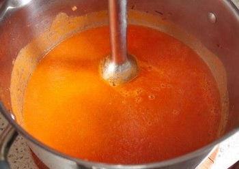 Холодный томатный суп со специями