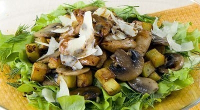 Теплый салат с курицей и картофелем Теплый салат с курицей и картофелем