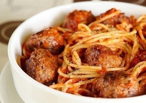 "Спагетти с мясными шариками в томатном соусе"